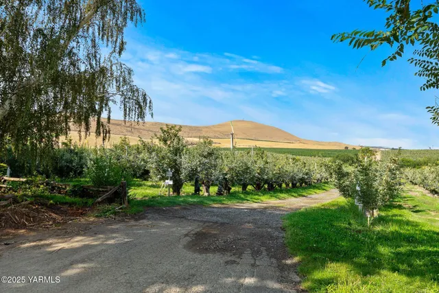 $850,000 | Nka Desmarais Road, Moxee, WA 98936