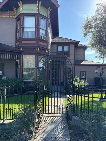$950 | 4492 12th Street, Riverside, CA 92501