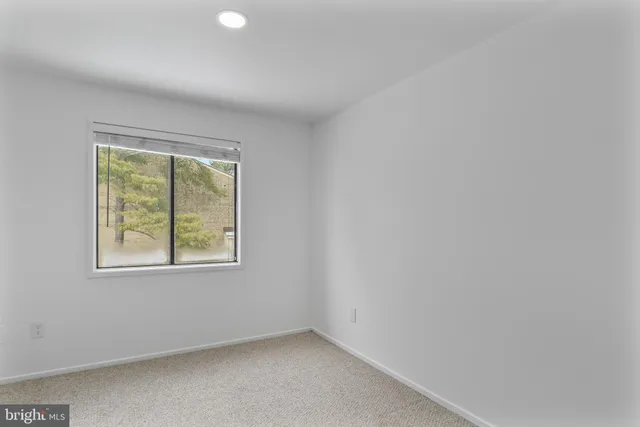 $2,300 | 8619 Welbeck Way, Gaithersburg, MD 20886