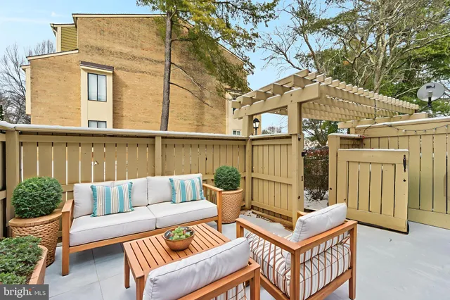 $2,300 | 8619 Welbeck Way, Gaithersburg, MD 20886