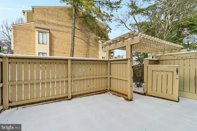 $2,300 | 8619 Welbeck Way, Gaithersburg, MD 20886