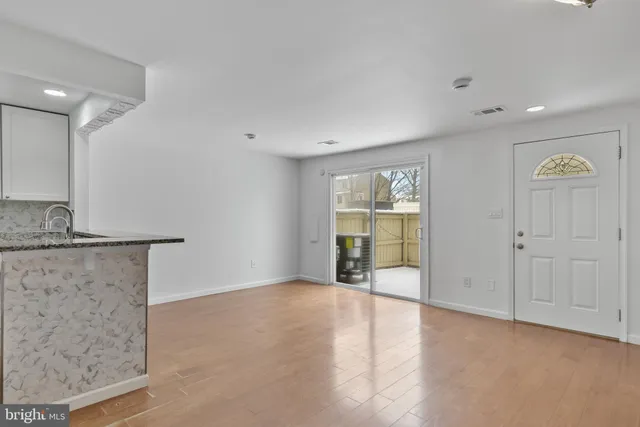 $2,300 | 8619 Welbeck Way, Gaithersburg, MD 20886