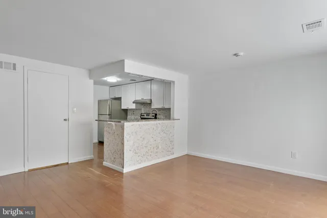 $2,300 | 8619 Welbeck Way, Gaithersburg, MD 20886