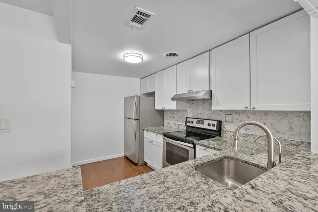 $2,300 | 8619 Welbeck Way, Gaithersburg, MD 20886