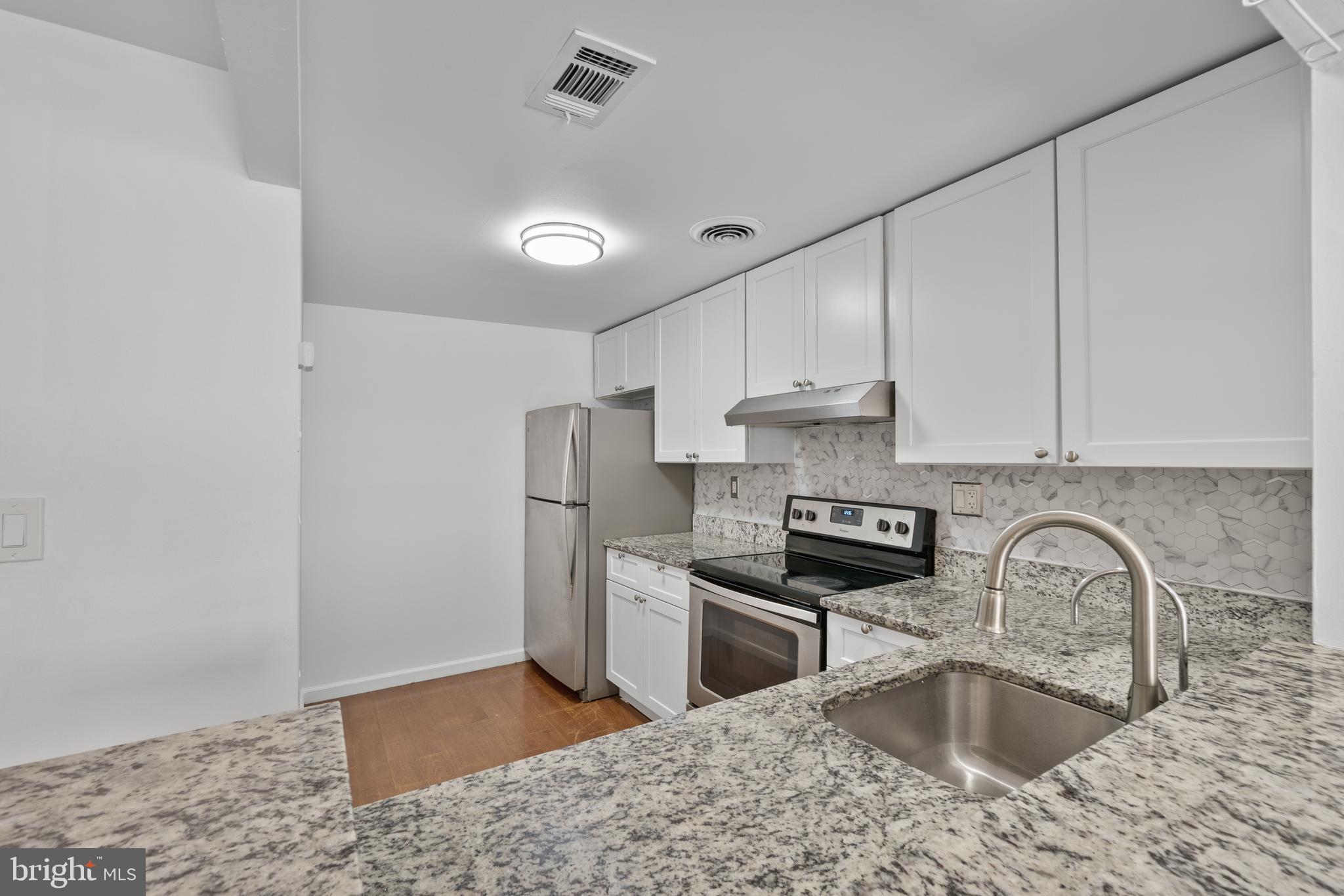 8619 Welbeck Way Gaithersburg, MD 20886 - Photo 8 of 25