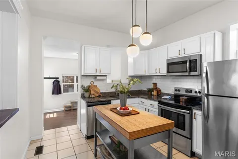 $365,000 | 5928 De Giverville Avenue, St. Louis, MO 63112