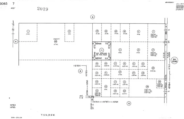 a picture of a wall with a white wall