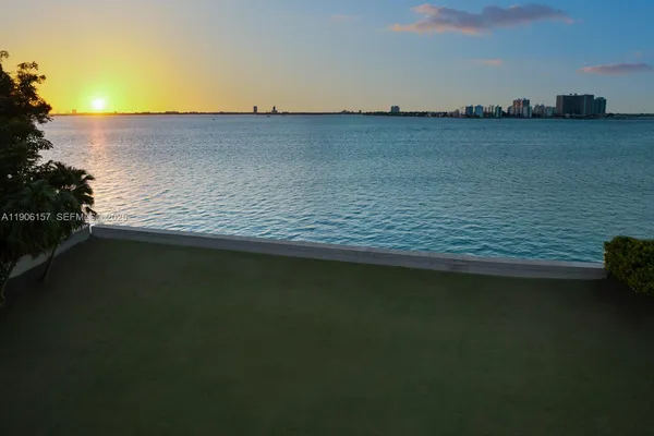 $39,500,000 | 5840 North Bay Road, Miami Beach, FL 33140