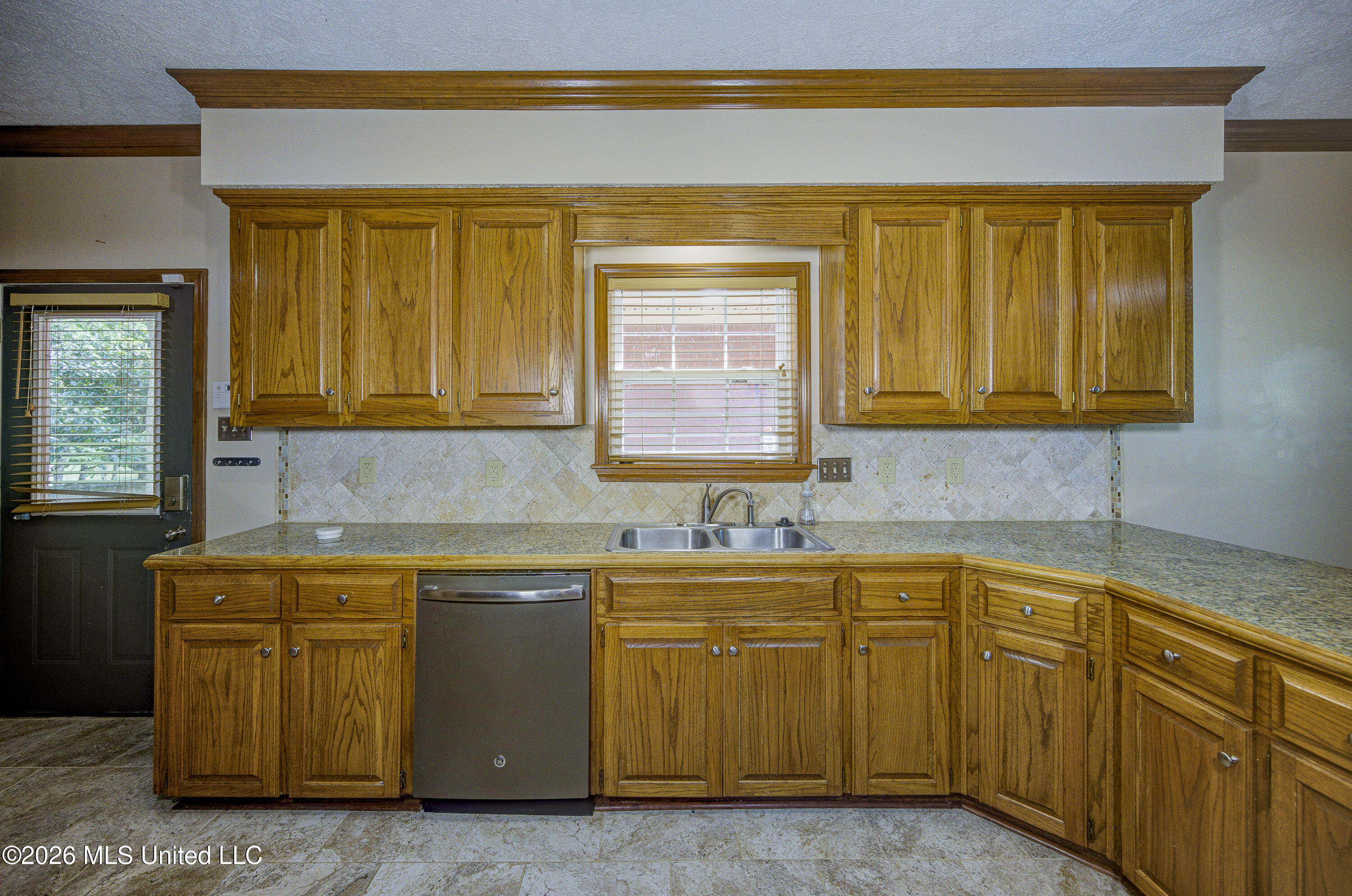 6003 Queens Point Vicksburg, MS 39180 - Photo 13 of 47 Kitchen 3