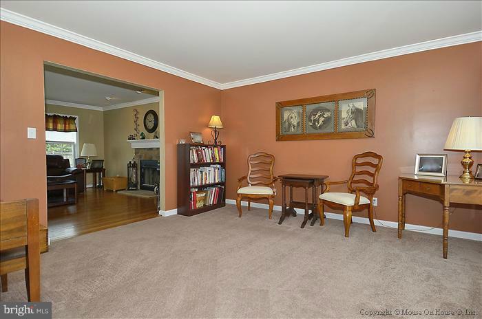 307 Stuart Court Berryville, VA 22611 - Photo 19 of 29 Living Room