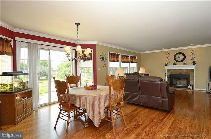 307 Stuart Court Berryville, VA 22611 - Photo 4 of 29 Breakfast area with door to patio