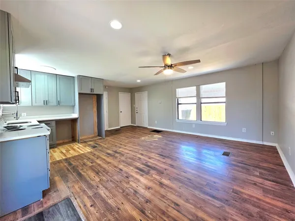 $950 | 208 Cemetery Road, Unit 1, Willis, TX 77378