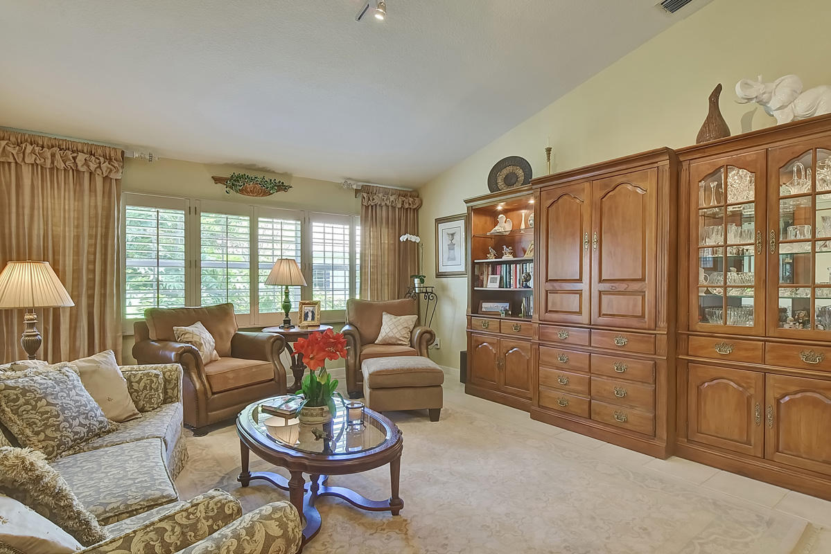 17281 Boca Club Boulevard, Unit 1 Boca Raton, FL 33487 - Photo 6 of 26 Living Room