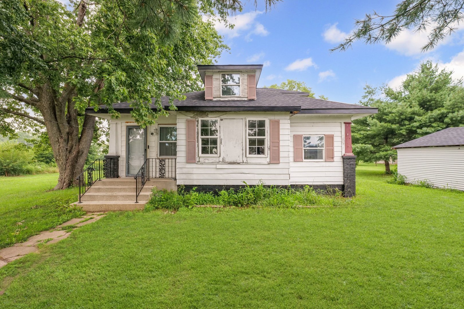 3609 Artesian Avenue Armstrong, IL 61812 - Photo 1 of 32 a front view of a house with a garden