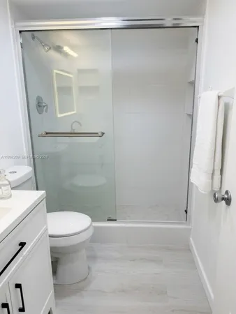 $2,500 | 220 Lakeview Drive, Unit 102, Weston, FL 33326