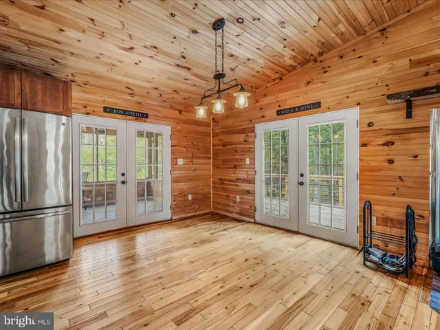 a view of livingroom with hardwood