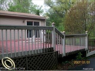 24 Miller Road Clarkston, MI 48346 - Photo 17 of 19 oversize deck