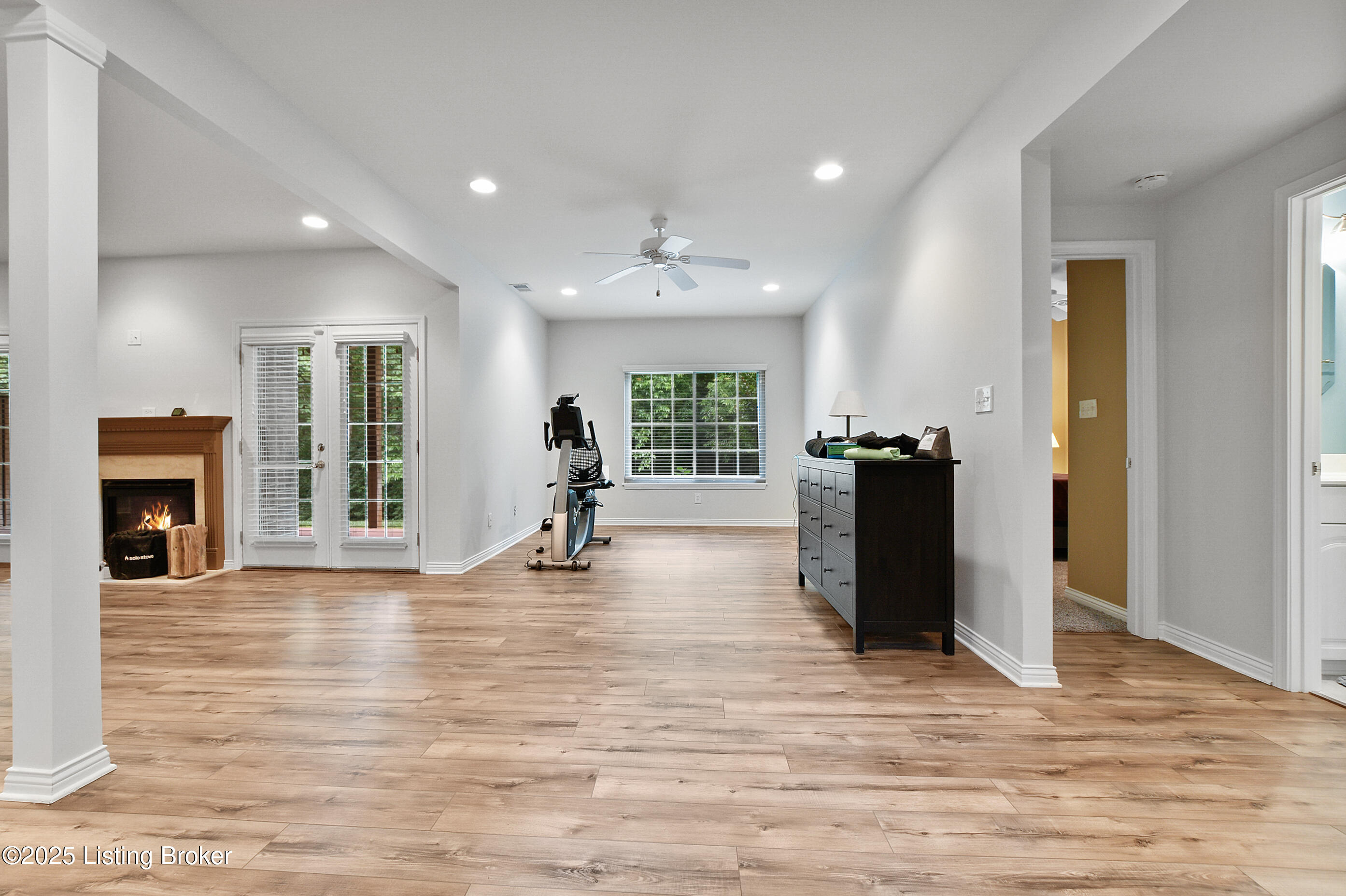 4107 Dolphin Road Louisville, KY 40220 - Photo 20 of 29 _DSC4104