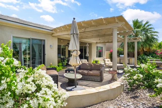 a view of a multi story building