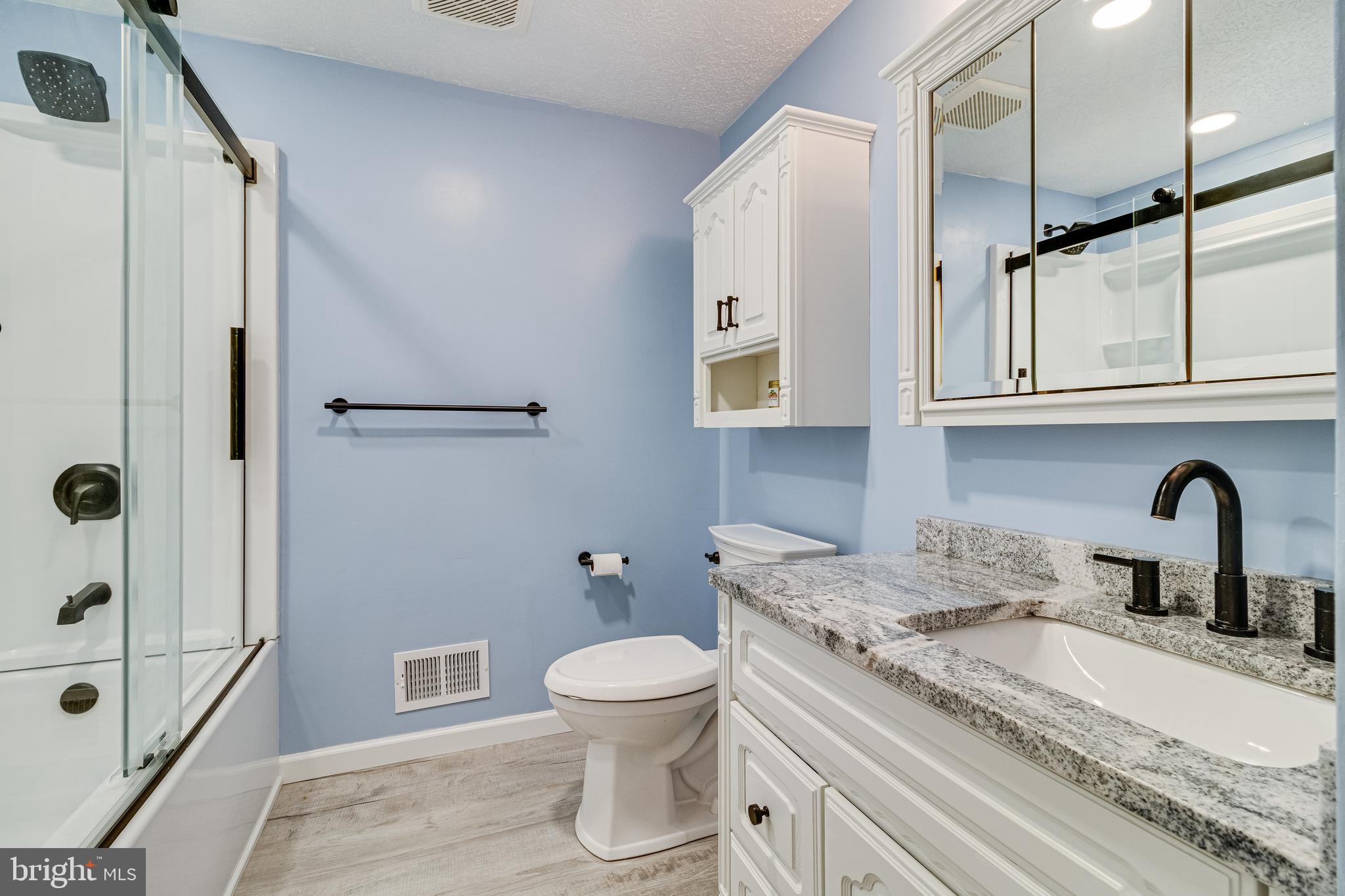 4307 Ridgeway Terrace Prince Frederick, MD 20678 - Photo 22 of 39 Hall bathroom