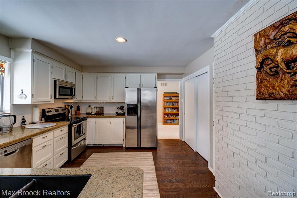 6865 Halyard Road Bloomfield Hills, MI 48301 - Photo 22 of 49