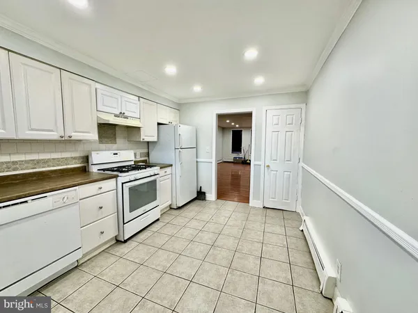 $2,400 | 23 Lily Street, Hamilton, NJ 08610