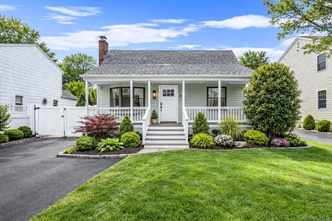 $609,000 | 10 Terry Place, Center Moriches, NY 11934