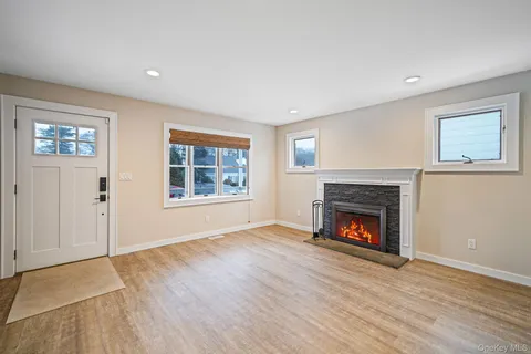 $609,000 | 10 Terry Place, Center Moriches, NY 11934