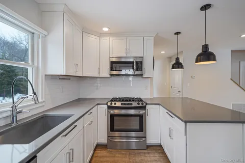 $609,000 | 10 Terry Place, Center Moriches, NY 11934