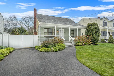 $609,000 | 10 Terry Place, Center Moriches, NY 11934