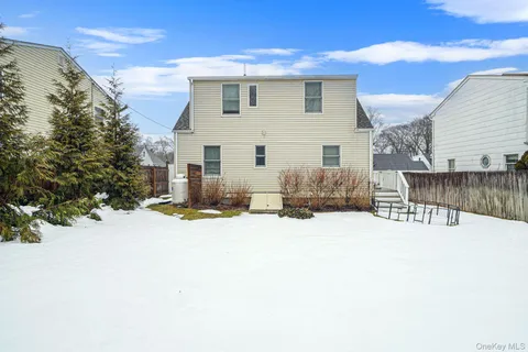 $609,000 | 10 Terry Place, Center Moriches, NY 11934