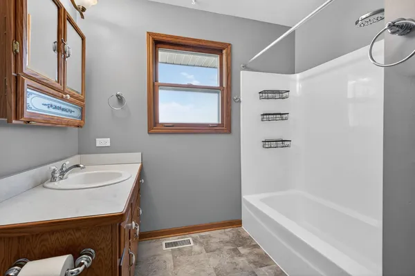 $340,000 | 3005 Art Schultz Drive, Plainfield, IL 60586