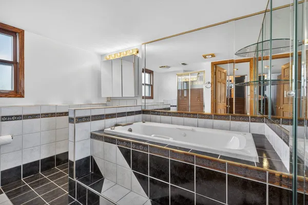 $340,000 | 3005 Art Schultz Drive, Plainfield, IL 60586