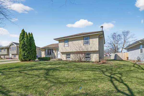 $340,000 | 3005 Art Schultz Drive, Plainfield, IL 60586