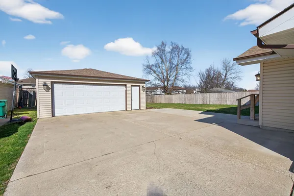 $340,000 | 3005 Art Schultz Drive, Plainfield, IL 60586