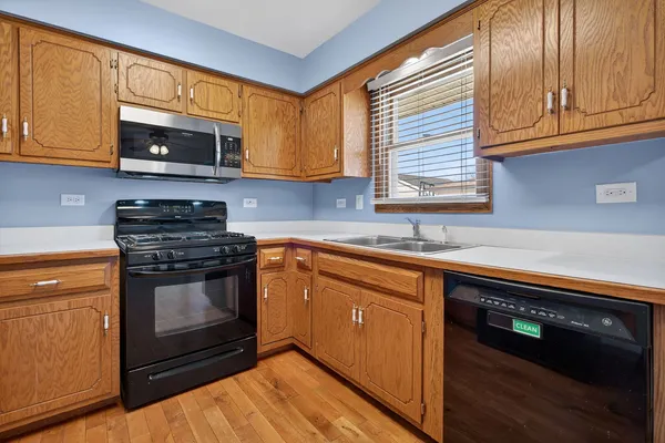 $340,000 | 3005 Art Schultz Drive, Plainfield, IL 60586