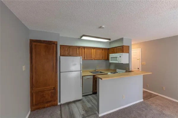 $850 | 9805 Walnut Street, Unit 305C, Dallas, TX 75243