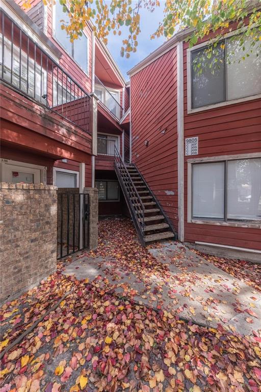 9805 Walnut Street, Unit 305C Dallas, TX 75243 - Photo 2 of 19 a view of a pathway door of house