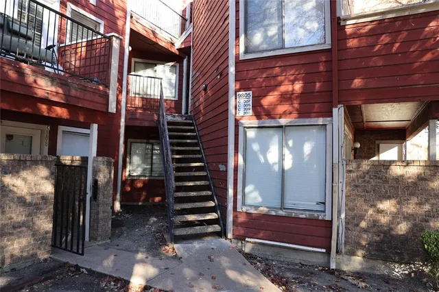 a view of a entryway door of the house