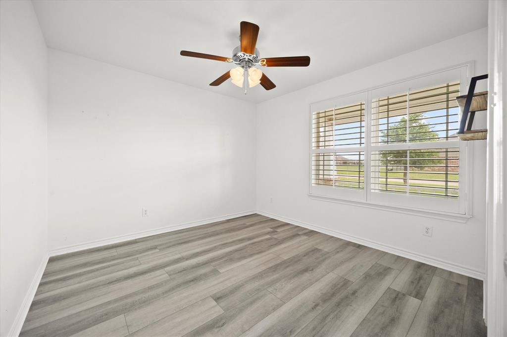 528 Hubbard Circle Nevada, TX 75173 - Photo 22 of 38 a view of empty room with ceiling fan