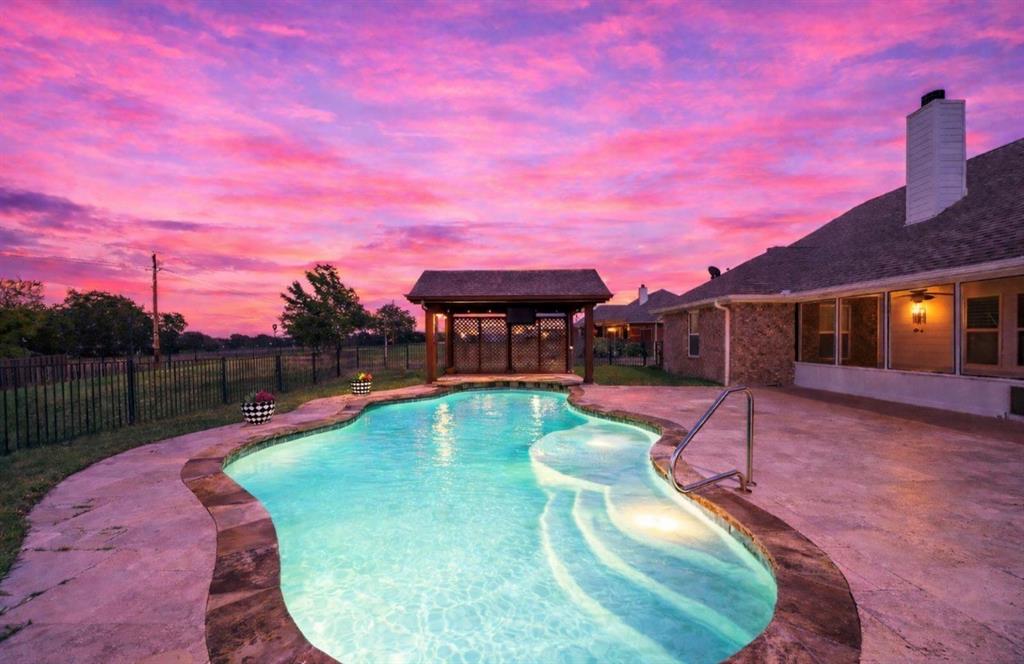 528 Hubbard Circle Nevada, TX 75173 - Photo 30 of 38 a swimming pool with outdoor seating
