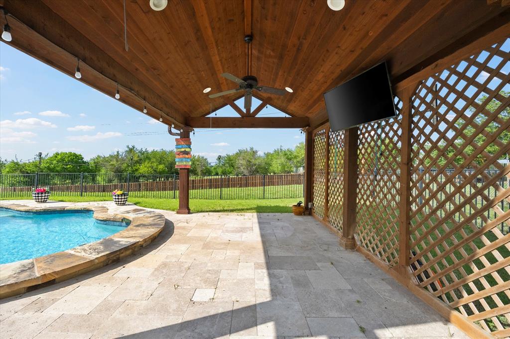 528 Hubbard Circle Nevada, TX 75173 - Photo 31 of 38 a view of a backyard