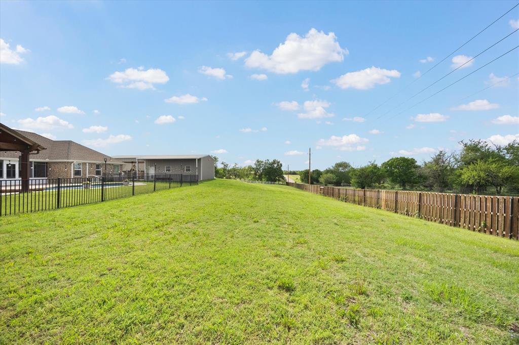528 Hubbard Circle Nevada, TX 75173 - Photo 32 of 38 a view of a green field