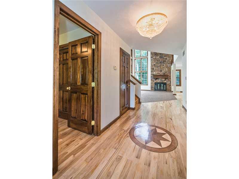 375 Bairdford Road Gibsonia, PA 15044 - Photo 10 of 25 Entry/Foyer.