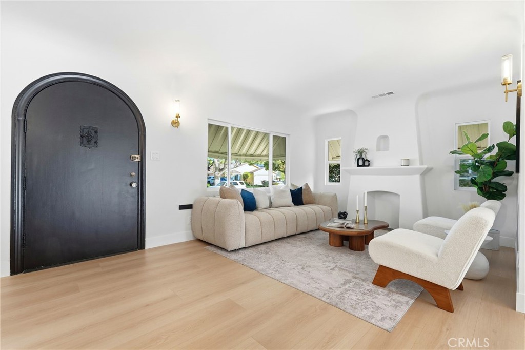 829 North Valley Street Burbank, CA 91505 - Photo 12 of 58 a living room with furniture and a potted plant