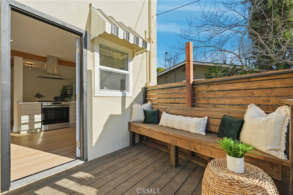 829 North Valley Street Burbank, CA 91505 - Photo 42 of 58 a outdoor living space with furniture