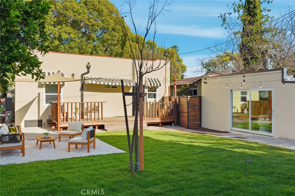 829 North Valley Street Burbank, CA 91505 - Photo 45 of 58 a view of a chair and tables in the grassy field
