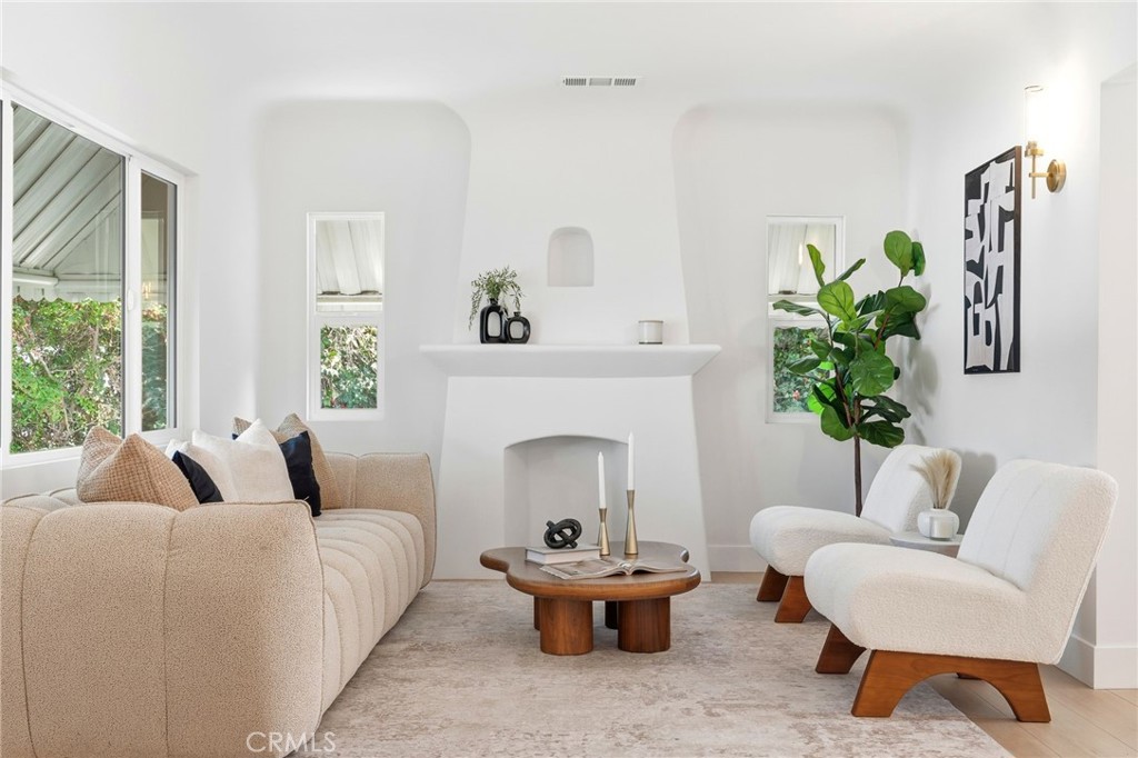 829 North Valley Street Burbank, CA 91505 - Photo 10 of 58