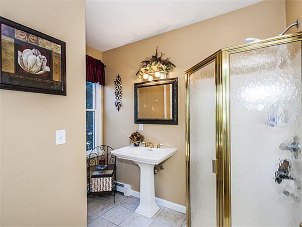 62 Beal Road Waltham, MA 02453 - Photo 19 of 30 Gallery Image 19