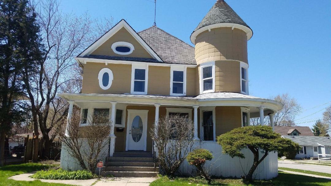 472 North Spring Street Elgin, IL 60120 - Photo 1 of 16